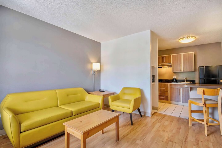 Room 14 of 25