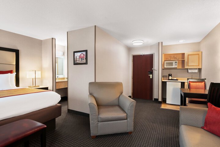 Room 6 of 28