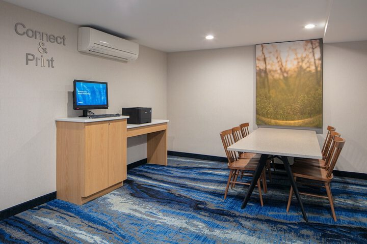 Business Center 25 of 27