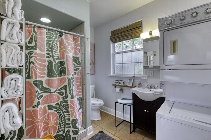1 Bedroom Spanish Bungalow Guest House