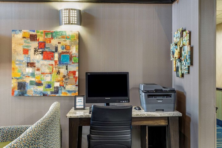 Business Center 19 of 19