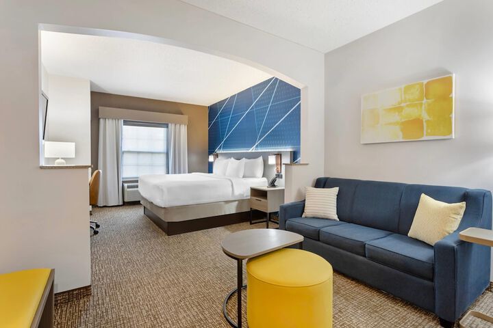Comfort Suites East Brunswick - South River