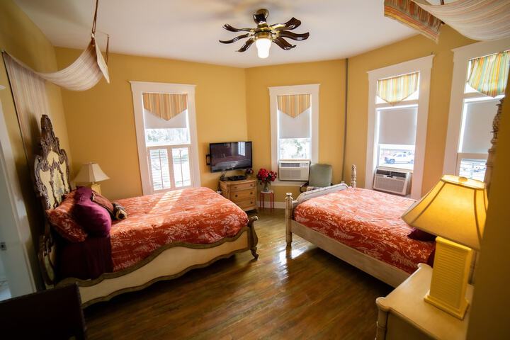 Room 57 of 271