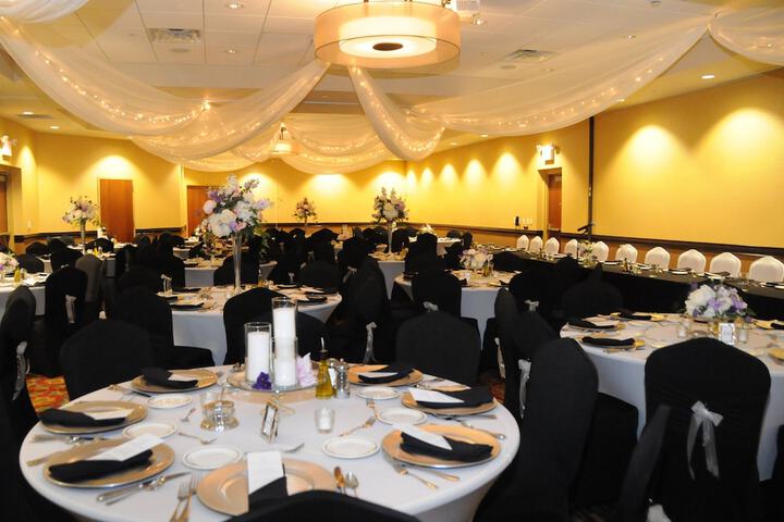 Ballroom/Hall 95 of 106