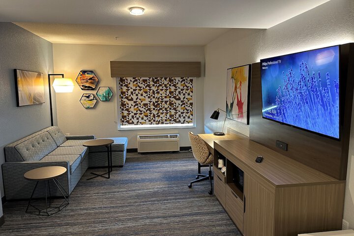 Room 17 of 40