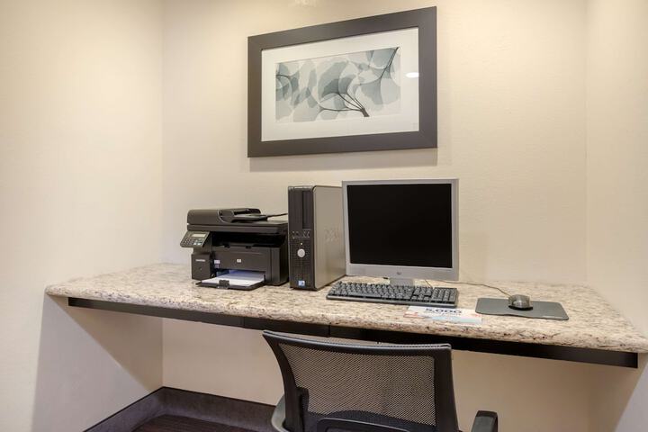 Business Center 36 of 36