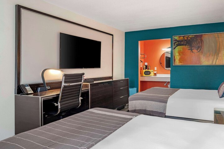 Room 32 of 50