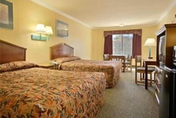 Room 7 of 18