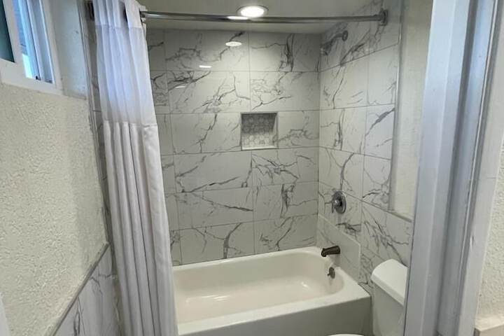 Room 9 of 28