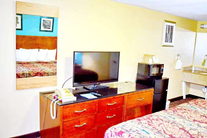 Room 10 of 25