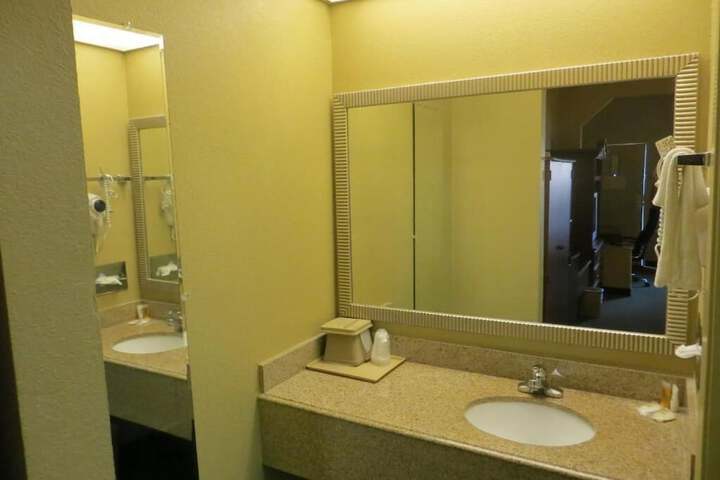 Room 23 of 41