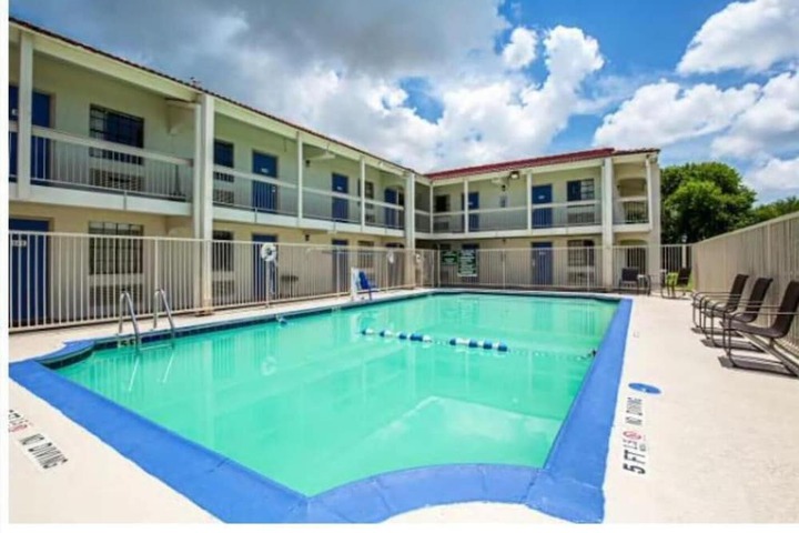 Pool 4 of 6