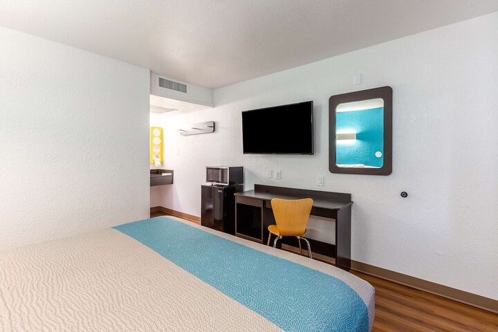Room 14 of 29