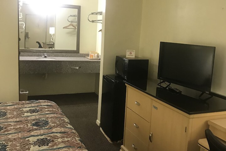Room 21 of 34