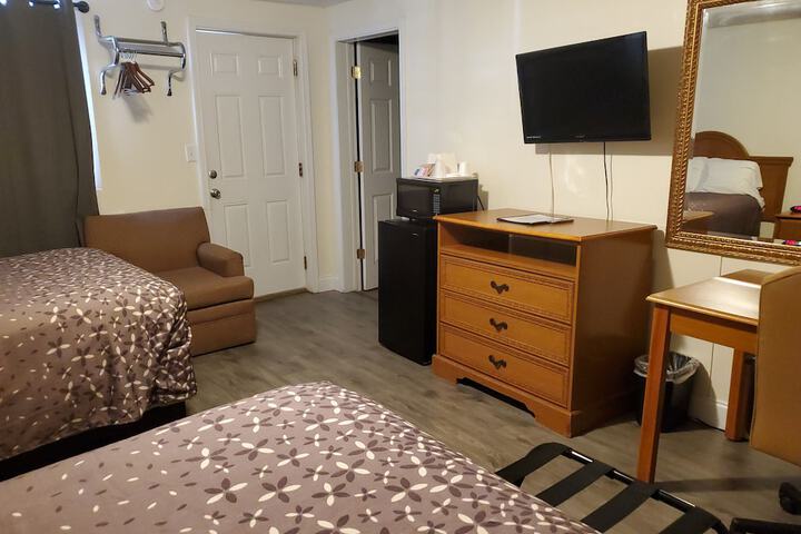 Room 13 of 28