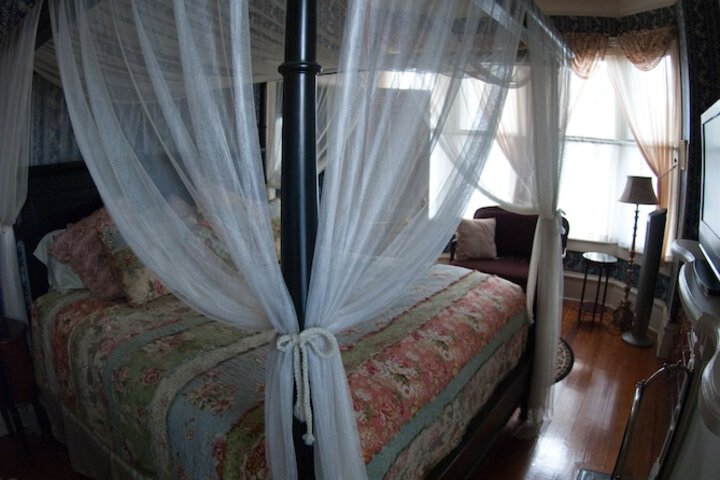 Room 12 of 28