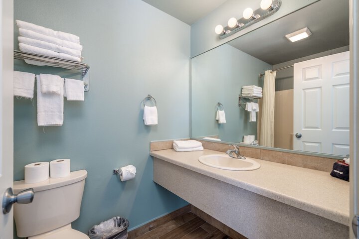 The Hamilton - Lakefront & Studio Suites Hot Springs