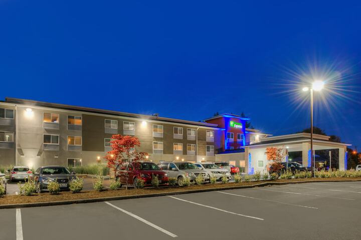 Holiday Inn Express Newberg - Wine Country by IHG