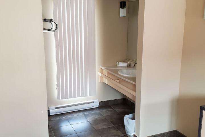 Falcon Motel Brossard