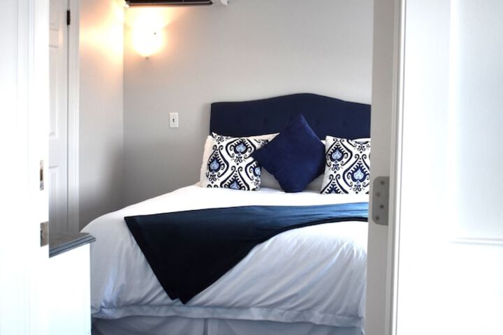 Room 25 of 183
