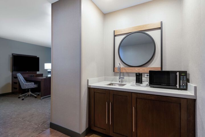 Hampton Inn & Suites Fort Wayne Downtown