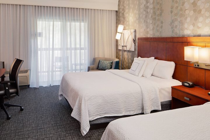Courtyard by Marriott Pittsburgh West Homestead / Waterfront