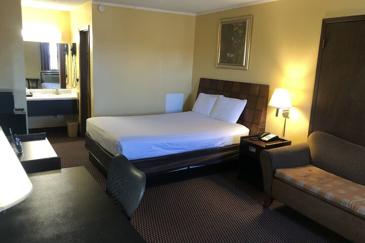 Room 28 of 33