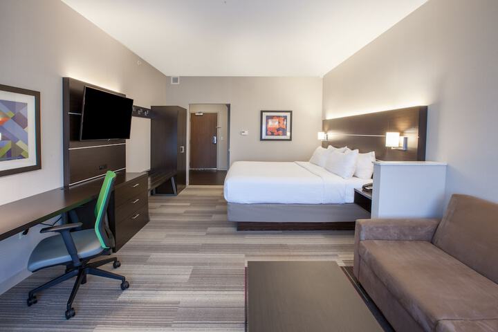 Room 17 of 46