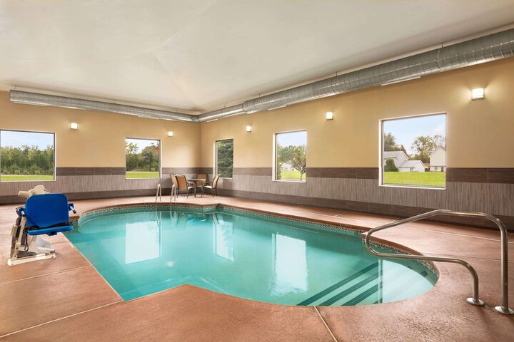 La Quinta Inn & Suites by Wyndham Lackawanna