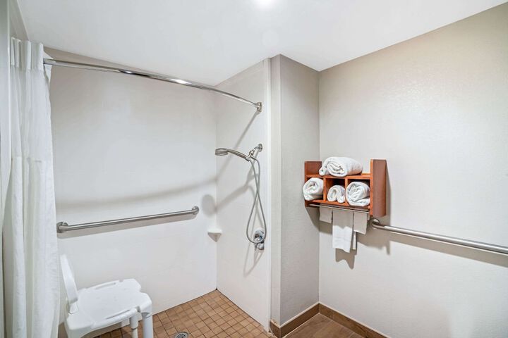 La Quinta Inn & Suites by Wyndham Knoxville North I-75