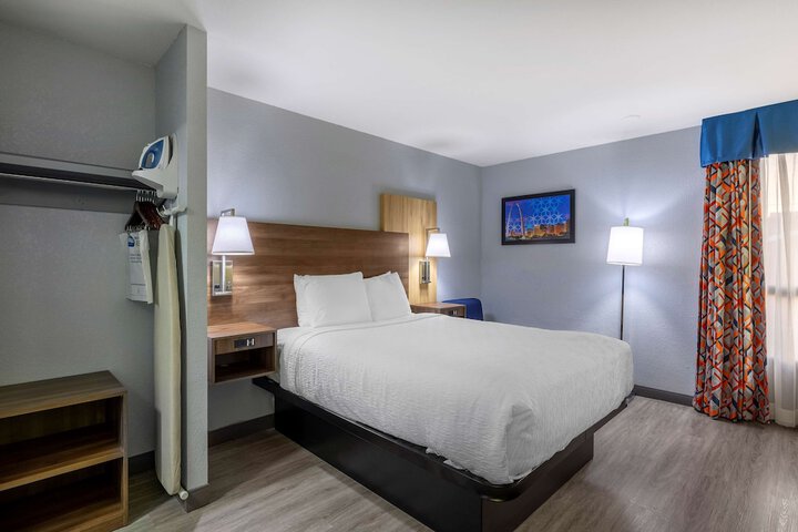 Room 16 of 39