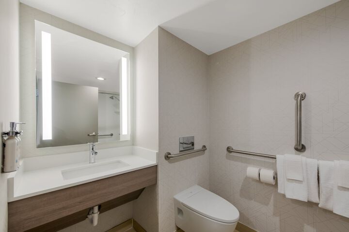Holiday Inn Express Hampton - Coliseum Central by IHG