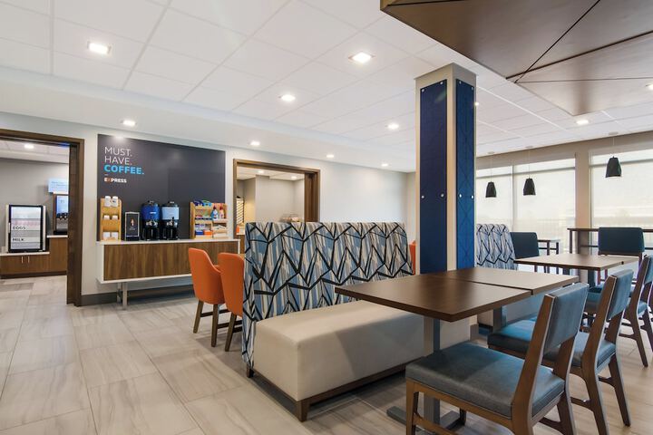 Holiday Inn Express & Suites Springdale Fayetteville Area by IHG