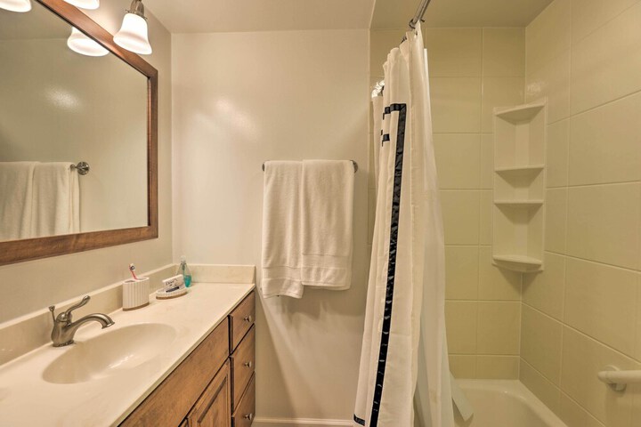 Finger Lakes Vacation Rental w / Hot Tub & Pool
