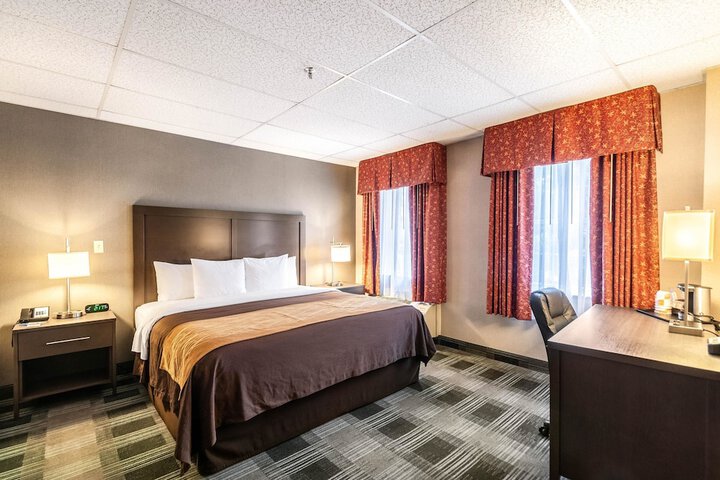 Room 32 of 48