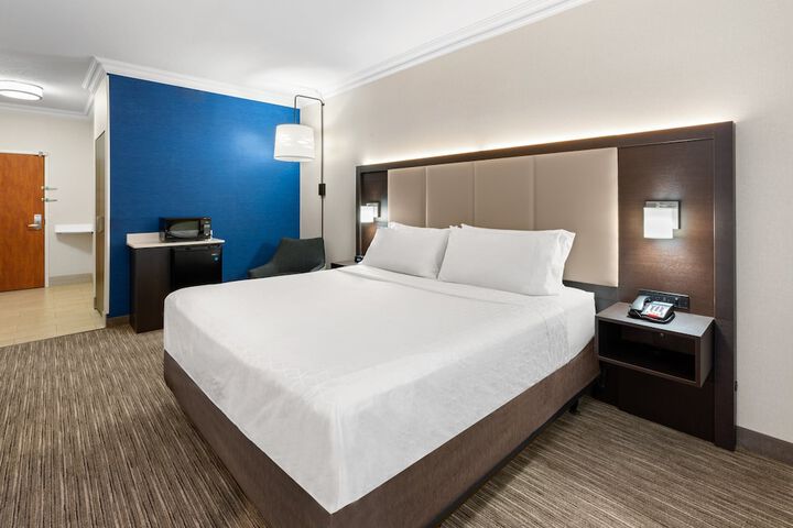 Holiday Inn Express & Suites Klamath Falls Central by IHG