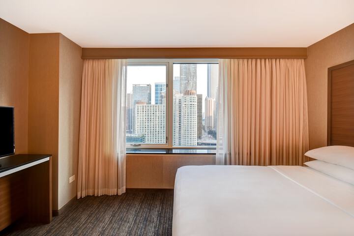Embassy Suites by Hilton Chicago Downtown Magnificent Mile