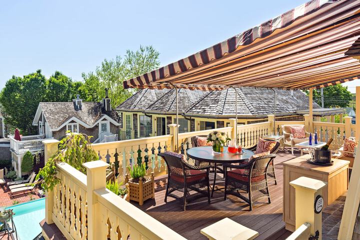 Brass Key Guesthouse - Adults Only