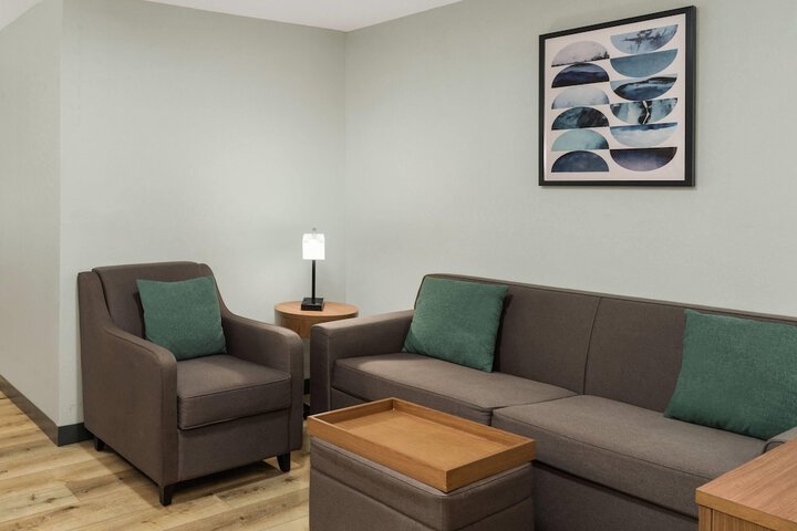 Wingate Suites by Wyndham Mansfield