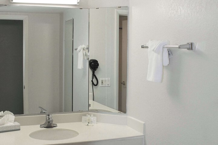 Room 25 of 48