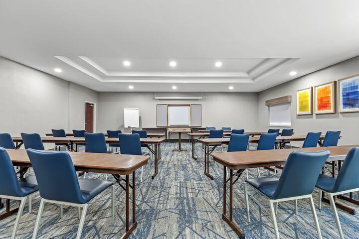 Holiday Inn Express Hotel & Suites FLORENCE NORTHEAST by IHG