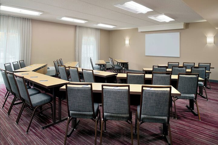 Courtyard by Marriott Raleigh / Cary
