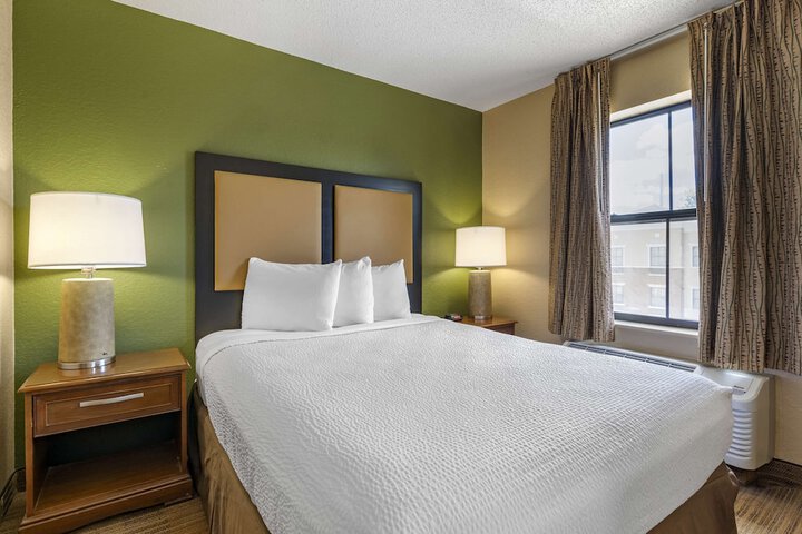 Room 21 of 33