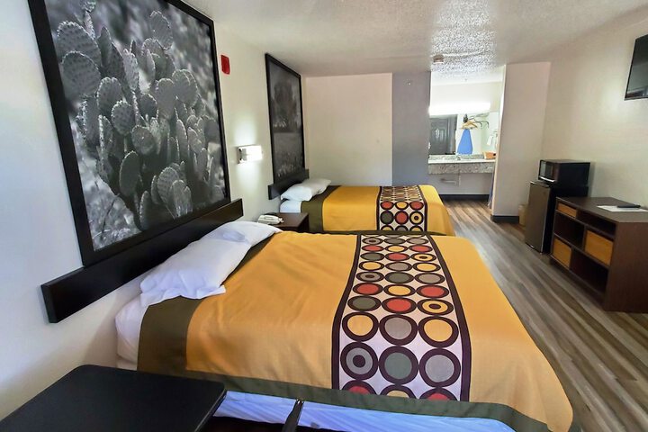 Room 18 of 28