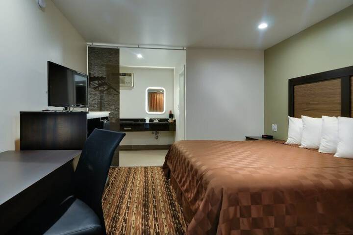 Room 17 of 31