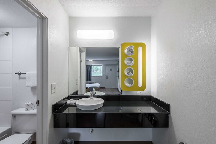Room 18 of 25