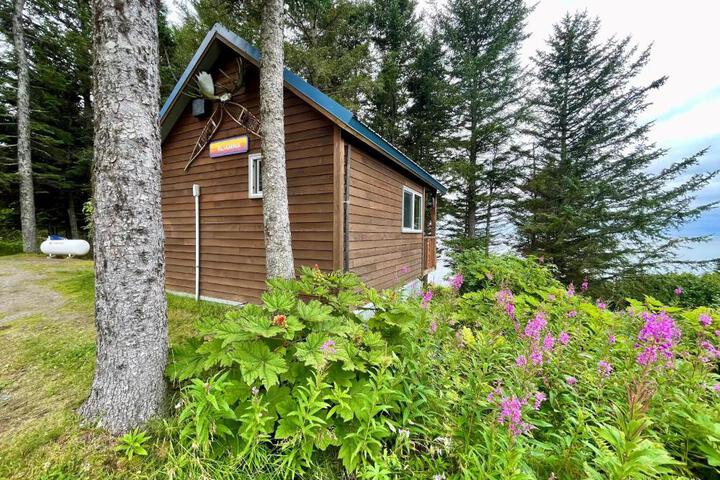 Lost Anchor Cabins - Ocean-view cabins on the bluff