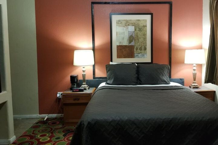 Room 10 of 15