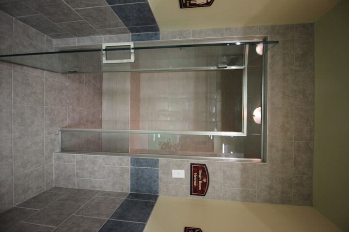 Ballroom/Hall 95 of 108