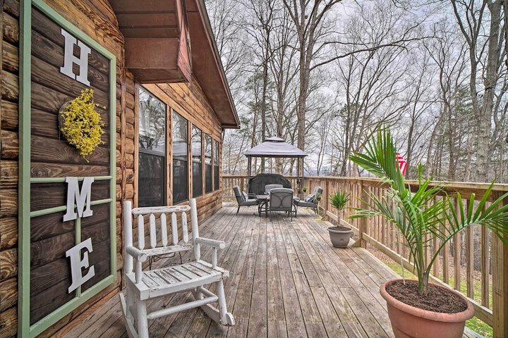 Douglas Lake Cabin w / Mountain-view Deck & Grill
